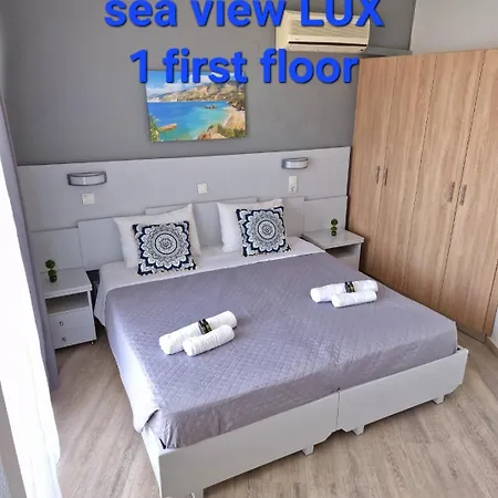 Blue Eyes アパートホテル