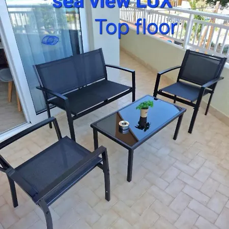 Blue Eyes アパートホテル イキソス