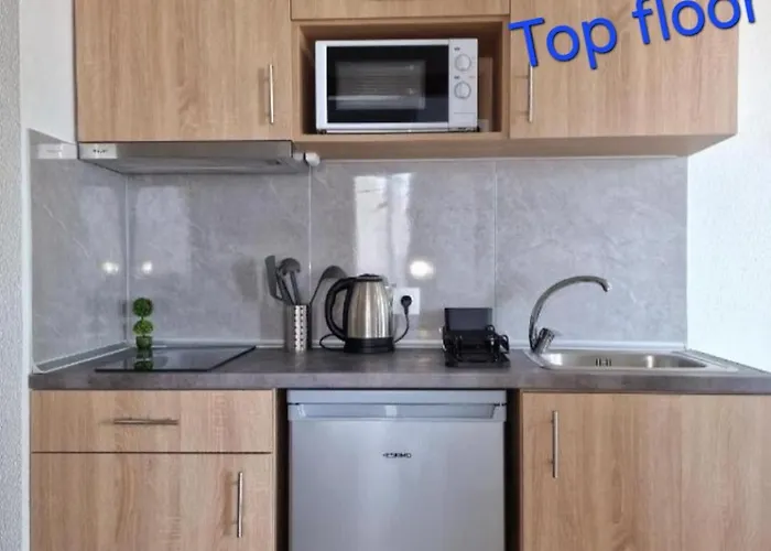 Blue Eyes إكْسِيا