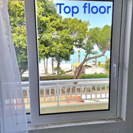 Blue Eyes Apartmanhotel 3*