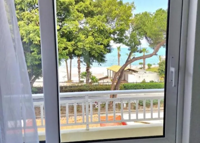 Blue Eyes Aparthotel 3*